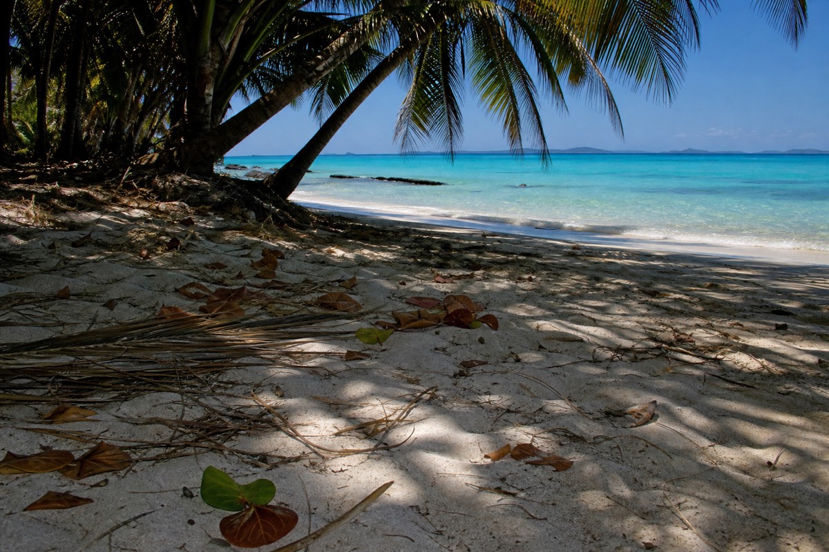 The shallow water and cays east of Nassau